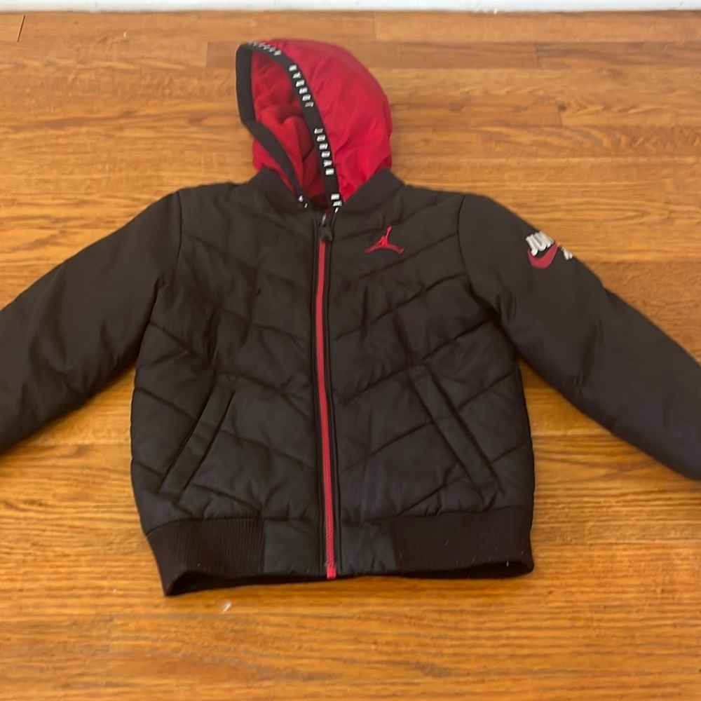 Air Jordan Boy’s Black And Red Coat Size 6/7